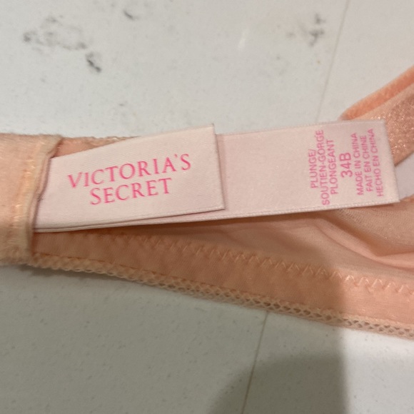 Victoria's Secret 34B plunge beautiful flower and lace 💕 EUC - Picture 9 of 10